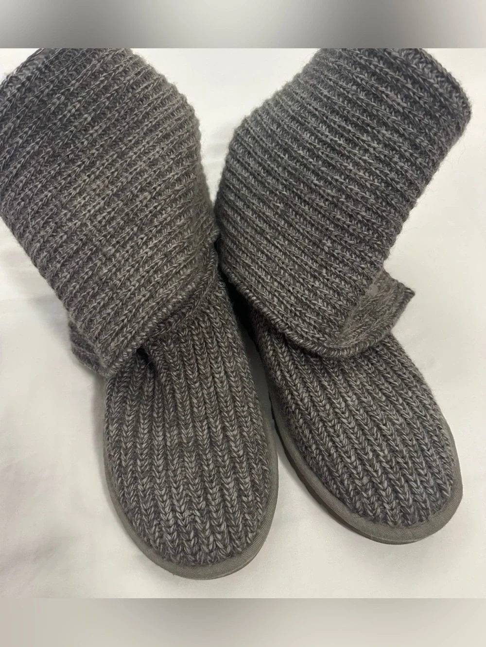 UGG Classic Knit Fold-Over Boots – Women’s Size 8 – Gray Cozy Winter Boots